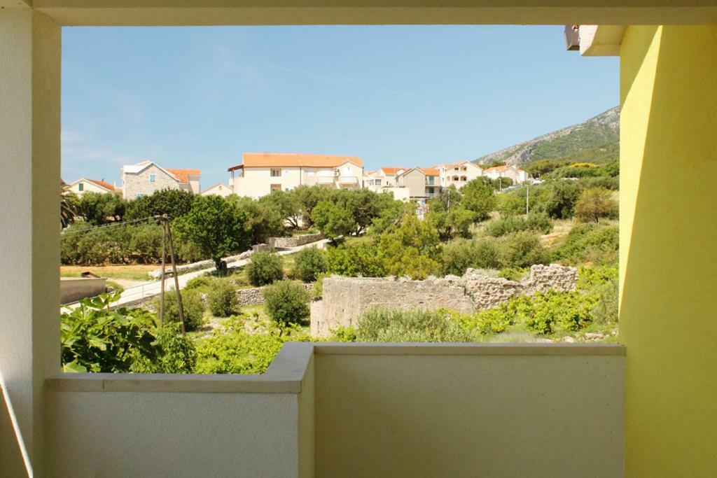 Apartments Nejasmic - Little House For Peaceful And Domestic Vacation Bol Eksteriør billede