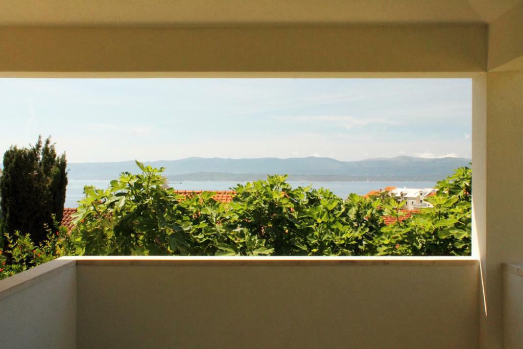 Apartments Nejasmic - Little House For Peaceful And Domestic Vacation Bol Eksteriør billede
