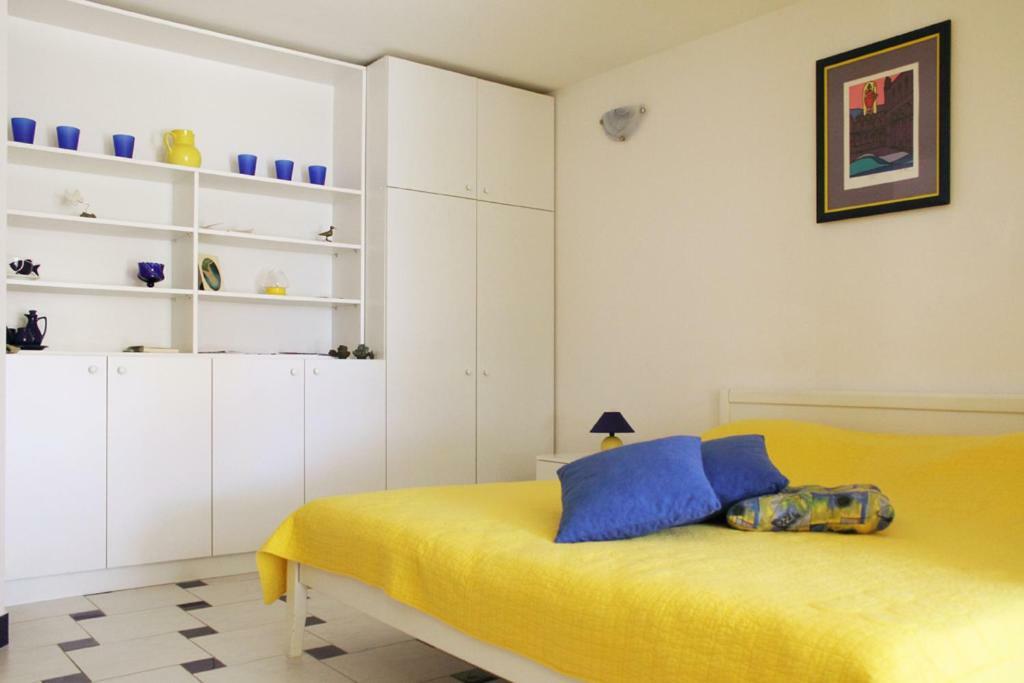 Apartments Nejasmic - Little House For Peaceful And Domestic Vacation Bol Eksteriør billede