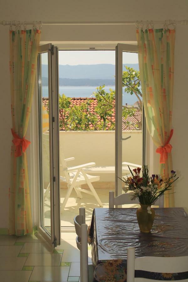 Apartments Nejasmic - Little House For Peaceful And Domestic Vacation Bol Eksteriør billede